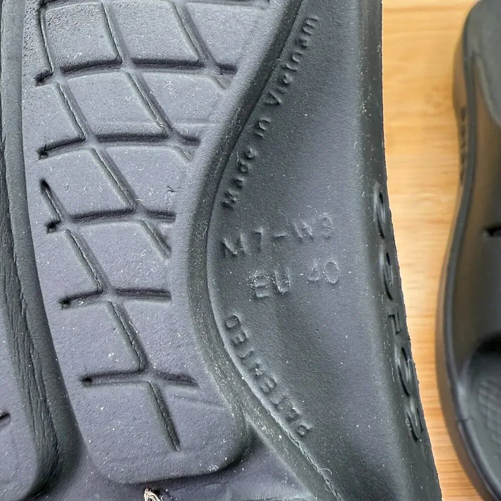 N/A oofos sandals